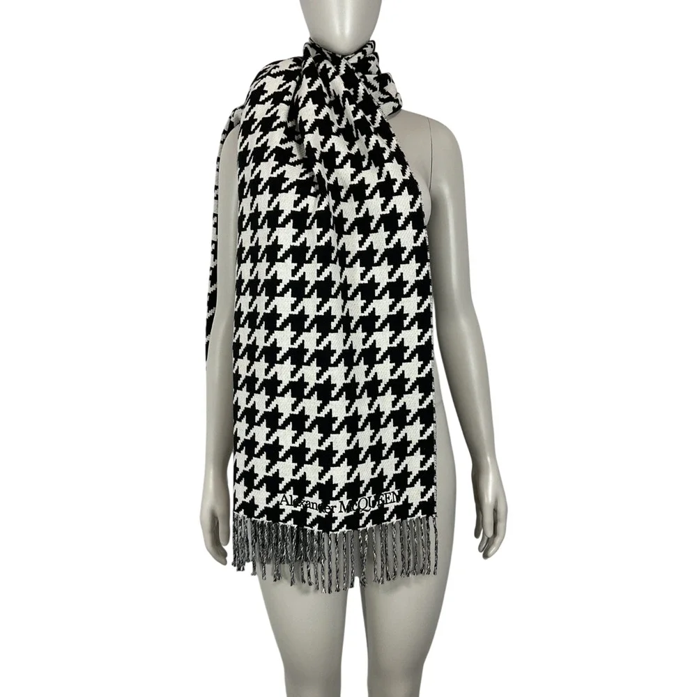 Alexander Mcqueen Fringed Black Houndstooth Scarf